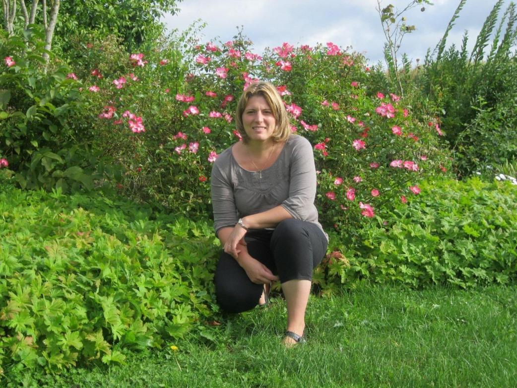 Vila Au Jardin Fleuri Vauxaillon Exteriér fotografie